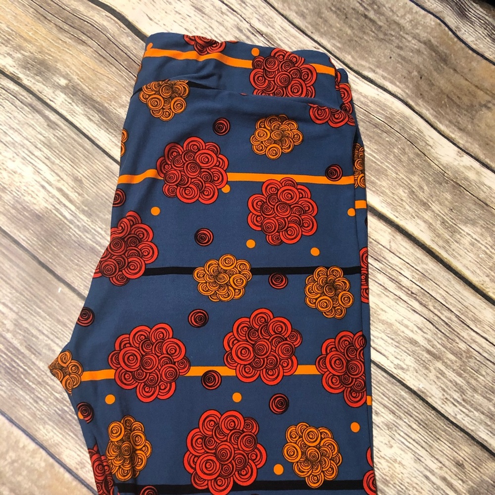 New LuLaRoe Tall and Curvy Leggings